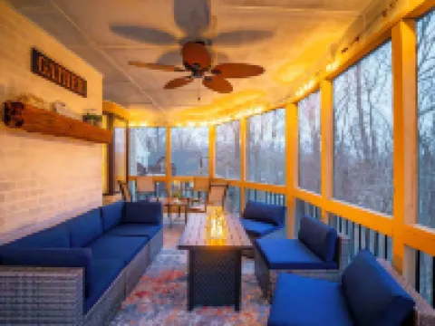 Serenity in Massanutten with Hot Tub and Firepit Hotels in McGaheysville
