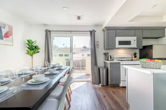 New Renovated Spacious 3 beroom 2 bath near DT Alhambra