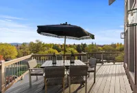 Spacious 5bedroom house with beautiful views of Spokane River & centennial trail