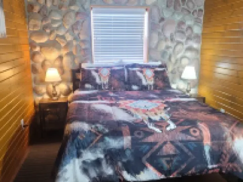 Hot Tub! Outside Traverse City, Sleeps 6 Pet Friendly, Fire Place, Fire Pit Hotels in Interlochen