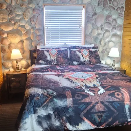 Hot Tub! Outside Traverse City, Sleeps 6 Pet Friendly, Fire Place, Fire Pit Отели в г. Интерлошен