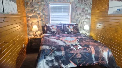 Hot Tub! Outside Traverse City, Sleeps 6 Pet Friendly, Fire Place, Fire Pit