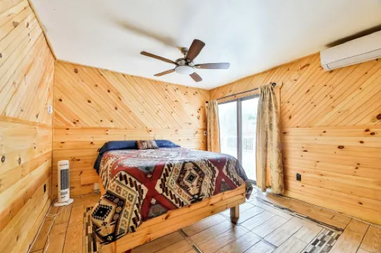 Ski hunter, Indoor pool & sauna .2 miles to slopes