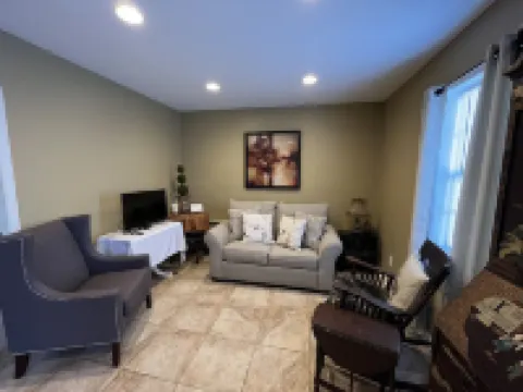 Lynchburg cottage across from Jack Daniels Barrel Houses, come smell the mash!!