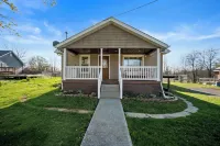 Adventure Basecamp, Walks to Kaymoor and Long point Trails, Hot Tub & Game Room