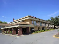 烏希伊夫堡飯店 The Harvest Golf Club附近的飯店