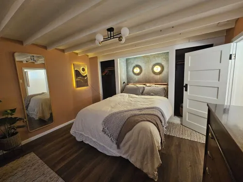 Eclectic Artist Flat: Great midpoint between Seattle, Tacoma, and National Parks