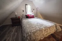 Riverside Mid-Century Cabin with Mountain Views