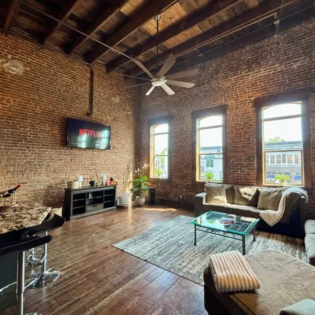 Loft the Heart of Downtown — Steps Away from Pickett, Una, Dining, Shops