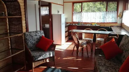 Woodland Gardens Self Catering Pet Friendly Lodge