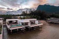 Cove 55 Hotels in 