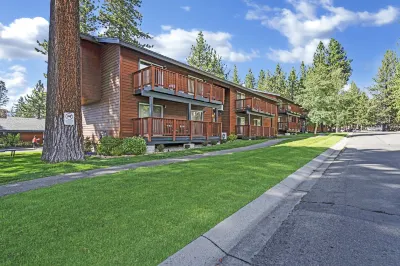 3 Peaks Resort & Beach Club Các khách sạn ở Thành phố bờ Nam Hô Tahoe