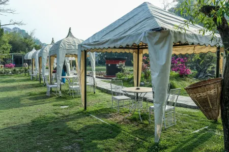 Grand Norling Hotel's Resort Отели рядом с достопримечательностью «Drikung Kagyu Rinchen Ling Monastery»