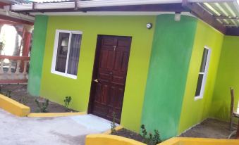 La Delphina Bed and Breakfast Bar and Grill