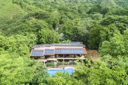 Pumilio Mountain & Ocean Hotel