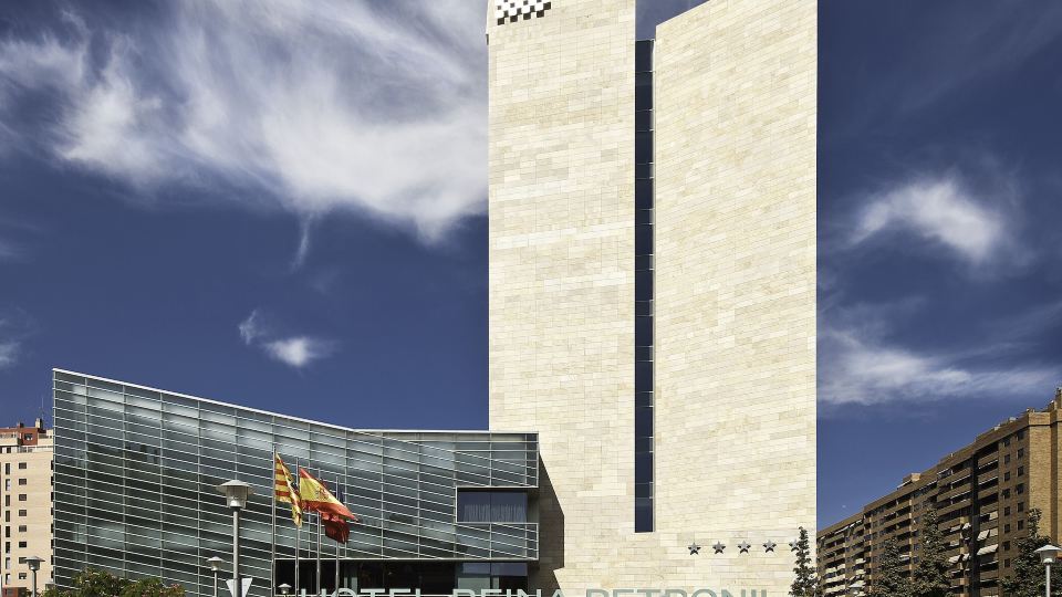 Hotel Reina Petronila