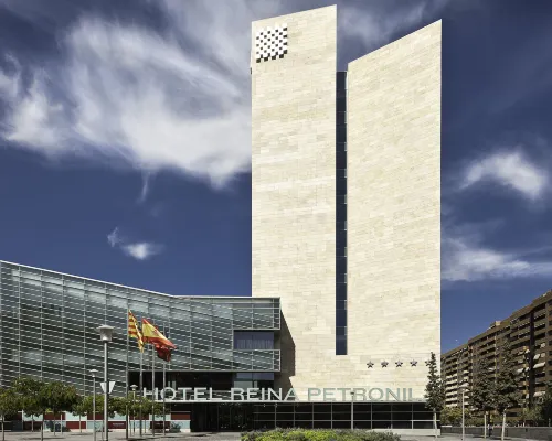 Hotel Reina Petronila Hotels near La Romareda