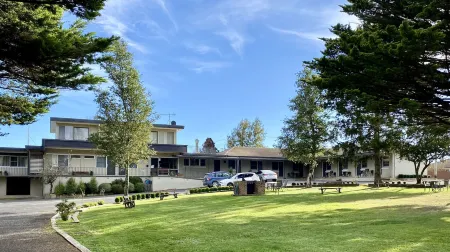 Titania Motel Отели в г. Эссингтон