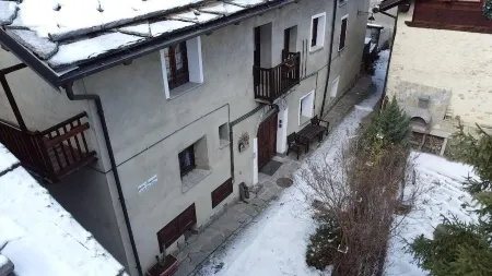 Finely renovated two-room apartment with typical stone vaults.