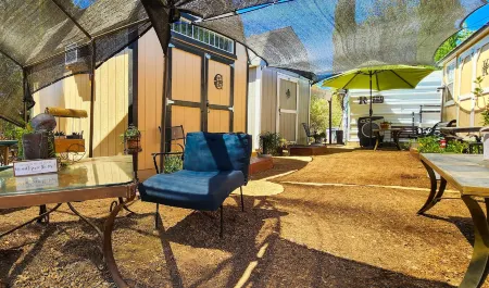 Gena's Sierra Inn and Restaurant LLC