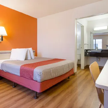 Motel 6 Mesa, AZ - South Hotels near Lake Ramada