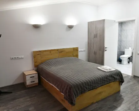 Woolway Studios Hotels in Parakar