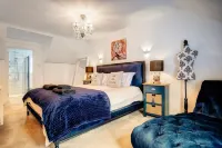 Norfolk Luxe Beach House Sleeps 8 Dog Friendly