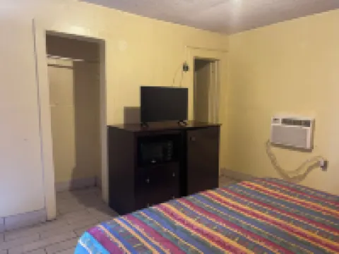 Plaza Motel