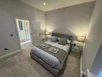 Luxury Full Apartment Free Secure Parking King Bed