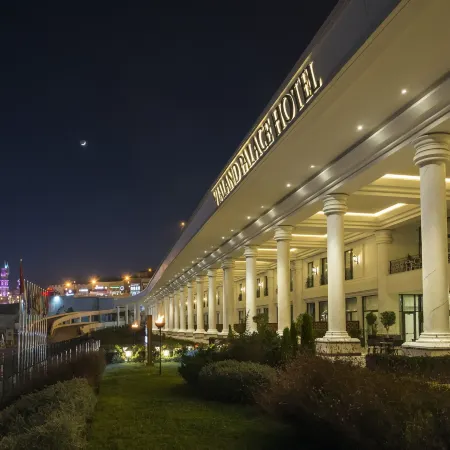 Vialand Palace Hotel Отели рядом с достопримечательностью «Университет Bilgi»