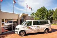 Signal Hill Lodge - parking