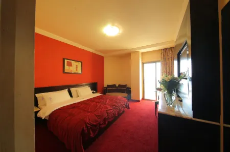 Sunrise Hotel Отели рядом с достопримечательностью «Lavender Ville Wedding Venue»