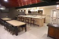 DoubleTree by Hilton St. Louis Airport - bar