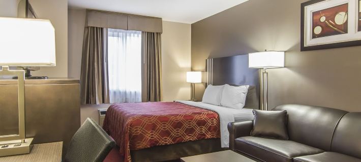 Econo Lodge Inn & Suites Hotels in Lethbridge