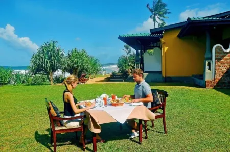 The Beach Cabanas Retreat & Spa Отели рядом с достопримечательностью «Stilt Fisherman»
