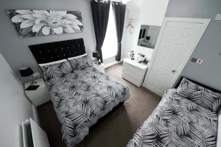 Rossall House , for Families & Couples Отели рядом с достопримечательностью «Solaris Centre»