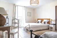 Logis hôtel et Restaurant la Bastide Cabezac Hotel a Ginestas