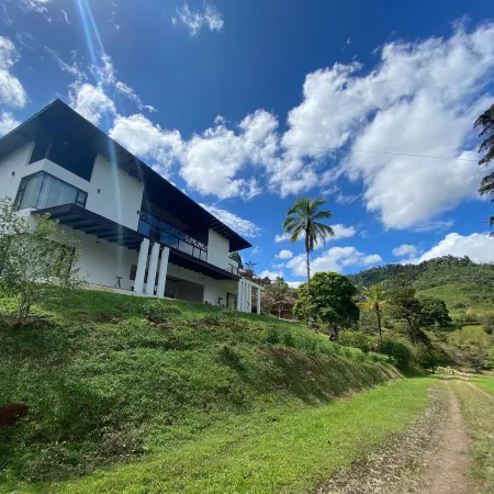 Arte de Plumas Birding Lodge