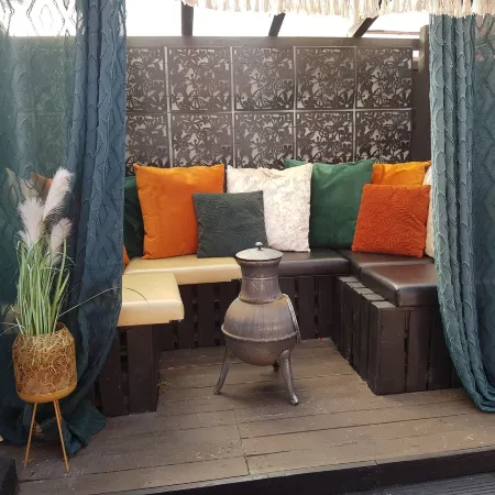 2 Bed House - Sleeps 4 - Pets - Garden - Parking