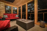 Dream 4-Br 4-Ba Chalet | Private Hot Tub | 2 Min to Jasper National Park Gates