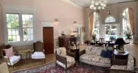 Manoir Chamberland (Adults Only, No Pets) - parking