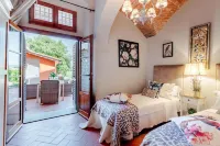 Villa Chianti, your Secret 4 Bedrooms Retreat with View over the Vineyards in Marcialla