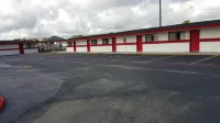 Luxury Inn & RV Park - parking