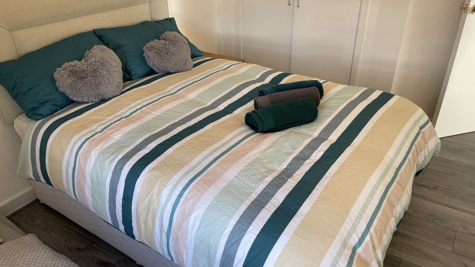 3 Bed Sleeps 5 Wifi Free Parking