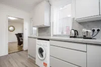 4 Bedroom House Free Parking Contractor's Haven Hotels in Chelmsford