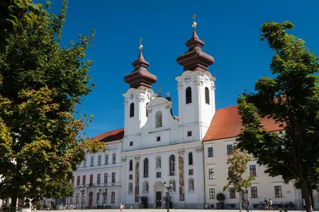 Hotel Domus Collis Отели в г. Дьор