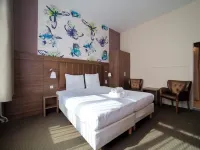 Aadam Hotel Wilhelmina Hotels near Oud Zuid