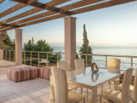 コーフ対夢の休日 ヴィラ ペラマのホテル