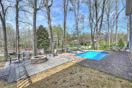 Porch Paradise by Avantstay New Pool, Firepit Отели рядом с достопримечательностью «Trump National Golf Club Charlotte»