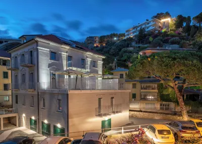 VILLA CADIZ APARTMENTS VARAZZE Hotel in zona Varazze